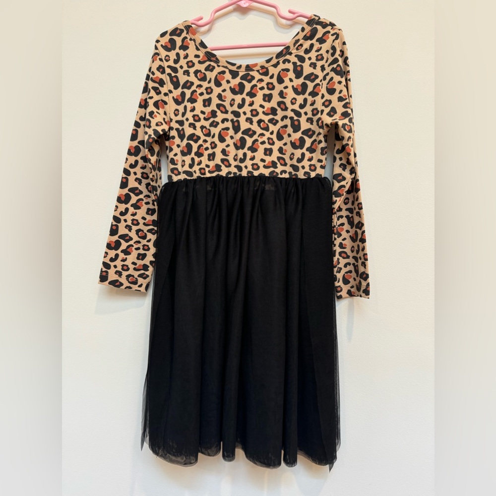 Lola & Taylor Organic Long Sleeve Leopard Print Midi Girl’s dress. Size 7Y.